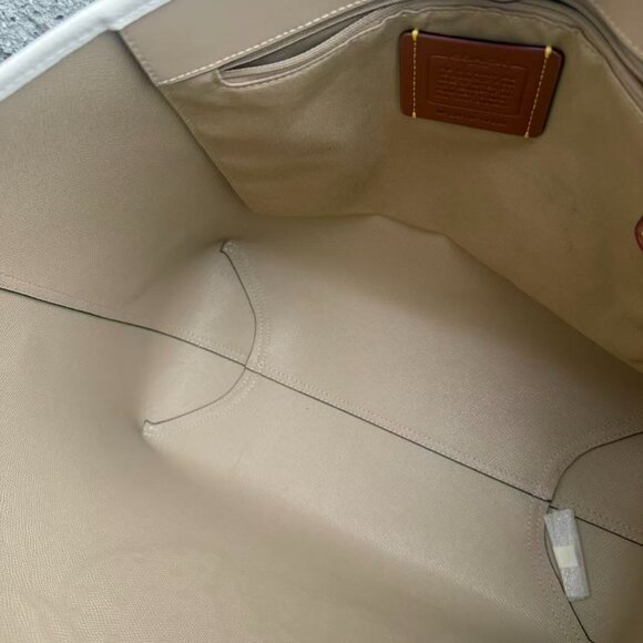 NWT Coach City Tote Bag With Strawberry Graphic CAL64 - Picture 4 of 7